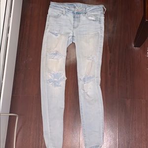Low rise ripped jeans